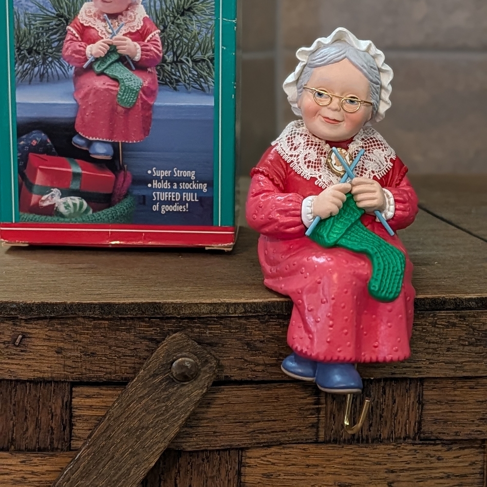 Mrs Claus Shelf Sitter Stocking Holder Vintage Hallmark Christmas